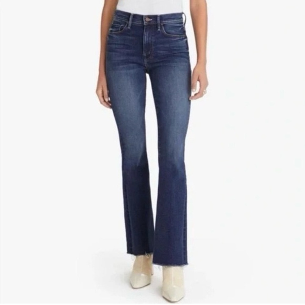 MOTHER The Weekender Fray Denim Jeans in Sweet And Sassy